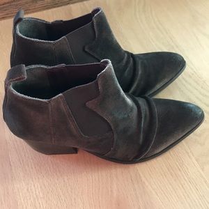 Coconuts by Matisse cowboy booties